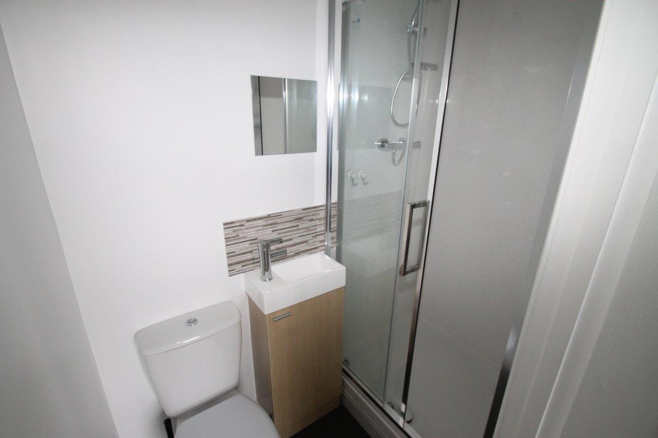 En-suite bathroom with shower