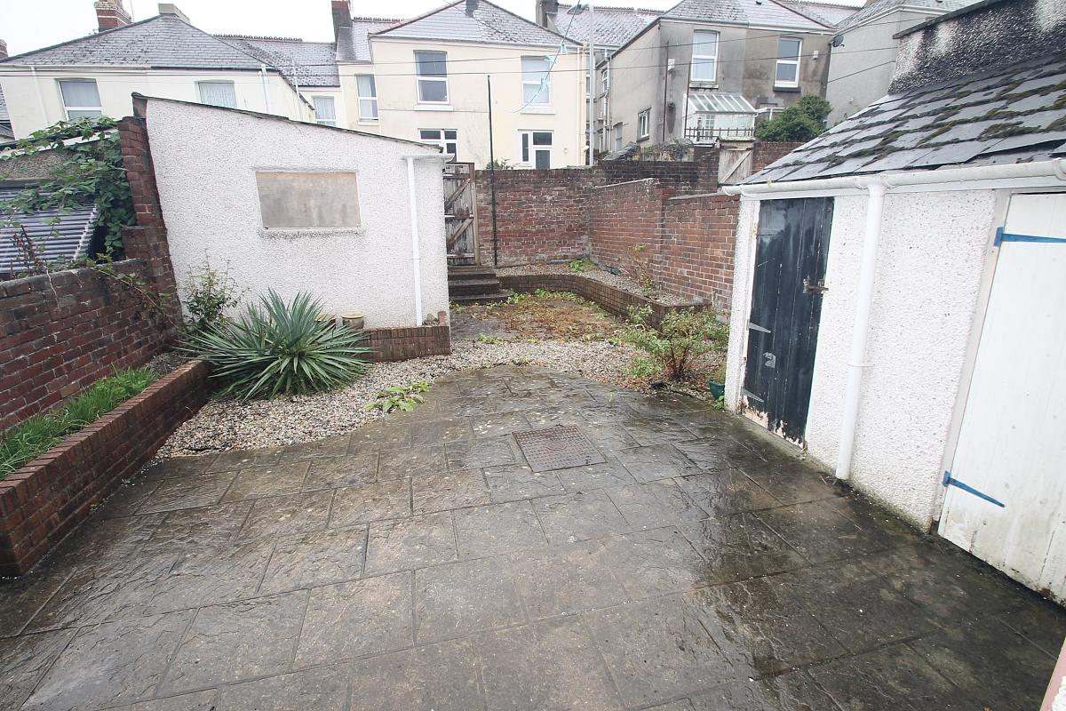 Back patio showing shed and back gate leading to back alley