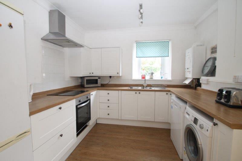 Shared kitchen with induction hobs and cooker, fridge freezer, washer/dryer, dishwasher and sink