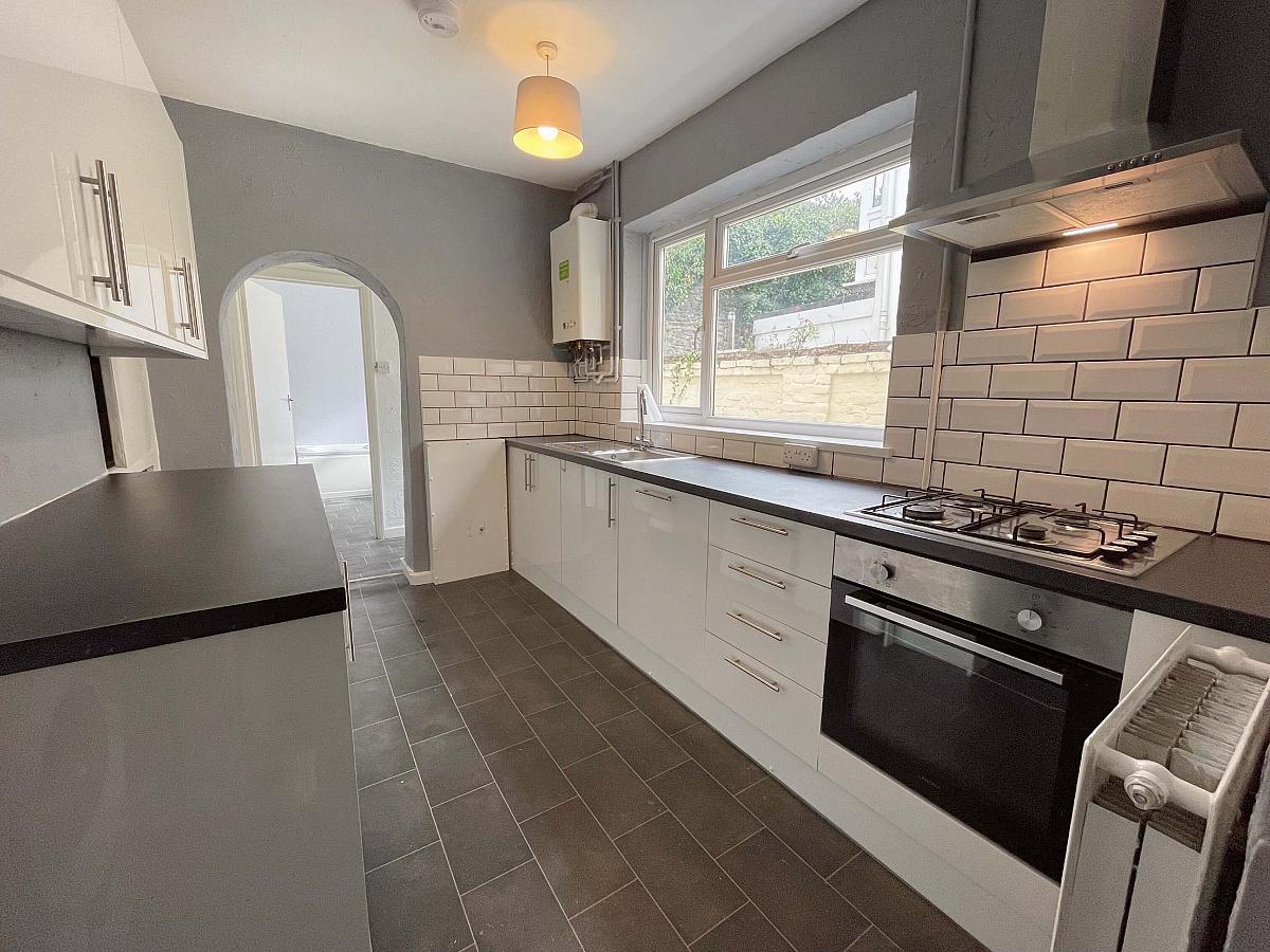 Shared kitchen with cooker and hob and hallway
