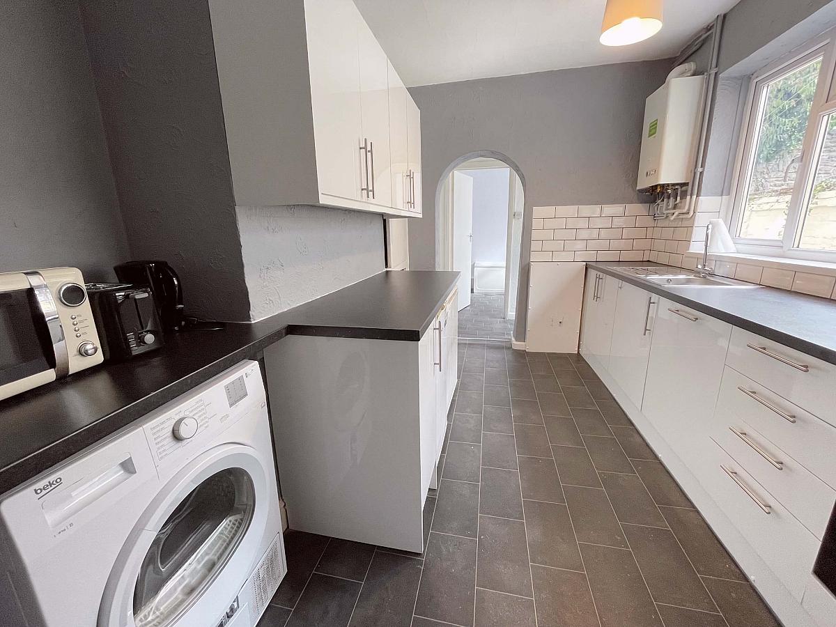 Shared kitchen with washing machine