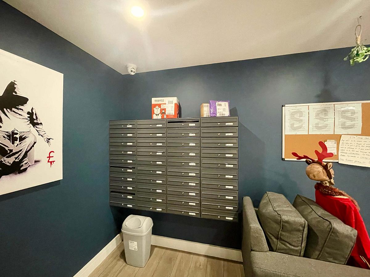 Separated flat post boxes and arm chairs