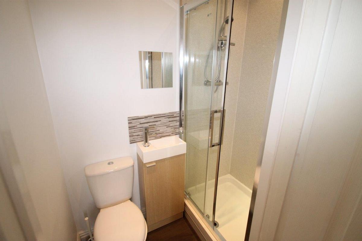 En-suite bathroom with shower
