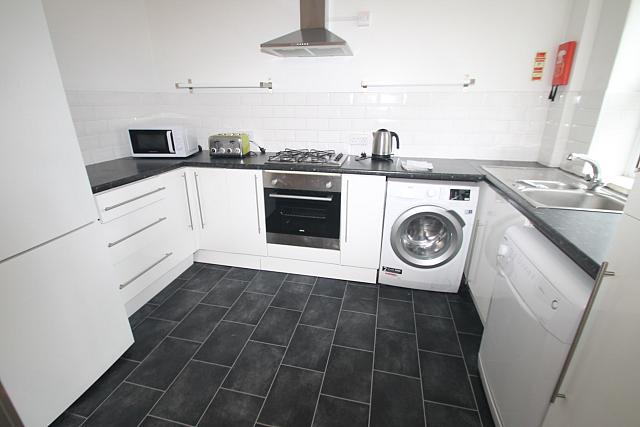 shared kitchen with gas hob and cooker, washing machine, fridge freezer and dishwasher